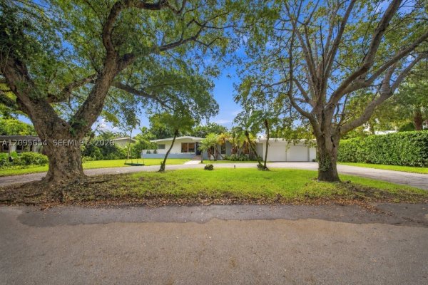 3680 Battersea Rd Miami, FL 33133