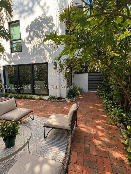 3042 SW 27th Ave #8 Miami, FL 33133