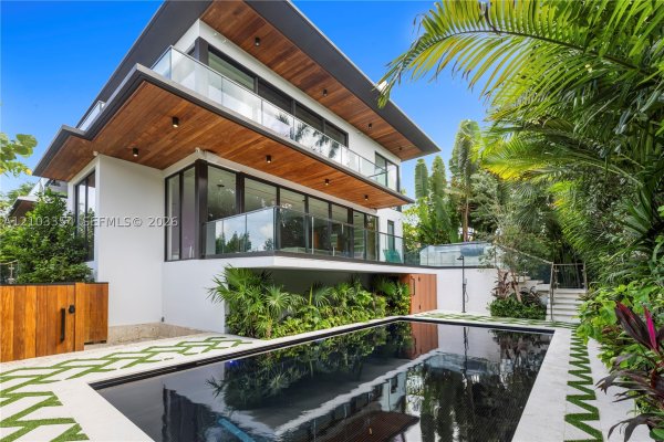 790 NE 77th Ter Miami, FL 33138