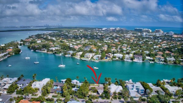 631 N Mashta Key Biscayne, FL 33149