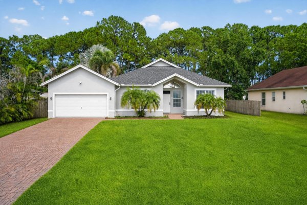 4059 SW Kamsler Port St Lucie, FL 34953