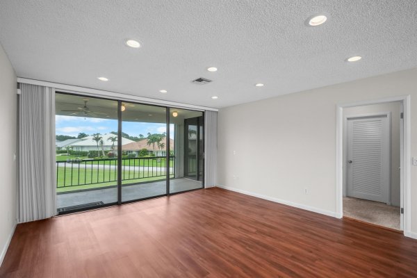 16 SE Turtle Crk Dr #E Tequesta, FL 33469