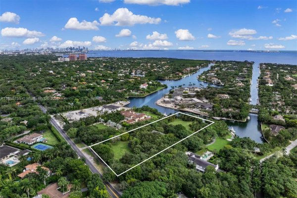 8565 Old Cutler Rd Coral Gables, FL 33143