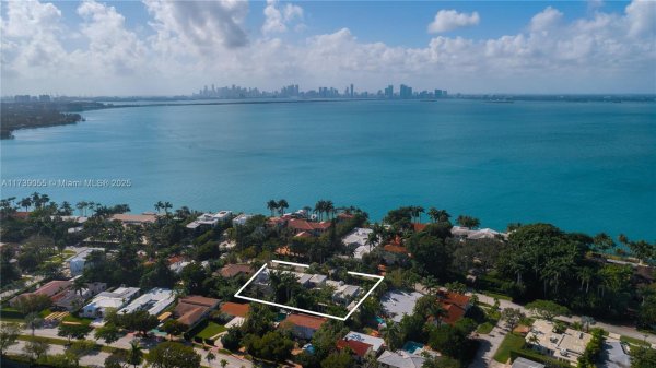 5763 N Bay Rd Miami Beach, FL 33140