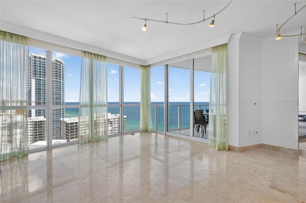 3101 S Ocean Dr #2403 Hollywood, FL 33019