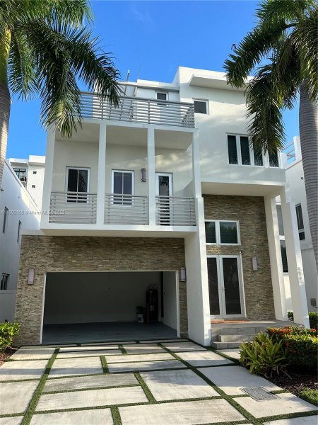 8415 NW 34th Dr Doral, FL 33122