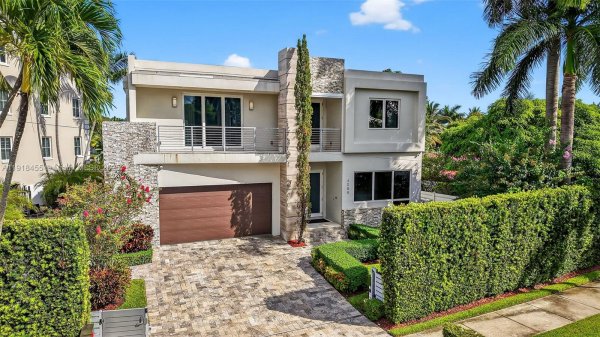 Undisclosed Address Fort Lauderdale, FL 33316