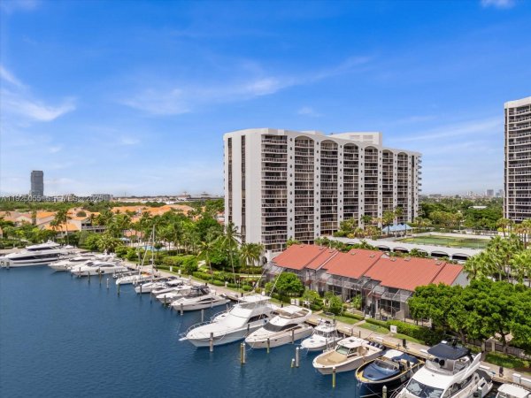 3610 Yacht Clb Dr #805 Aventura, FL 33180