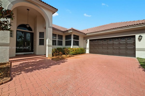 600 E Cypress Pointe Dr E Pembroke Pines, FL 33027