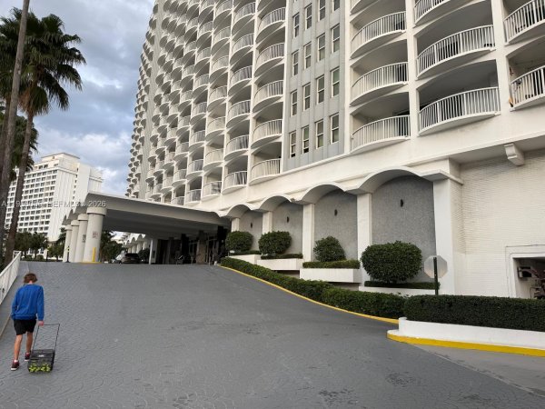 5401 Collins Ave #107 Miami Beach, FL 33140