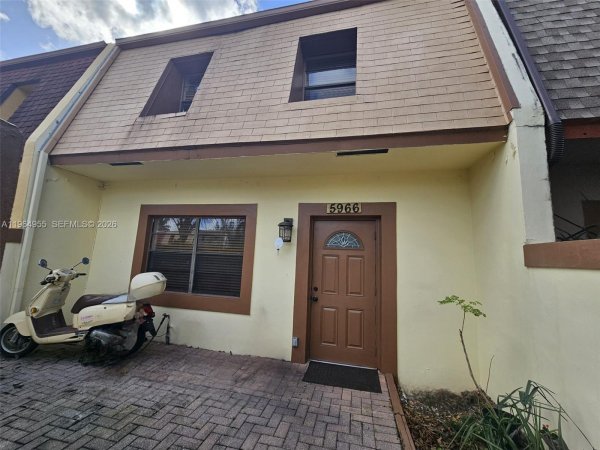 5966 NW 24th Ct Sunrise, FL 33313