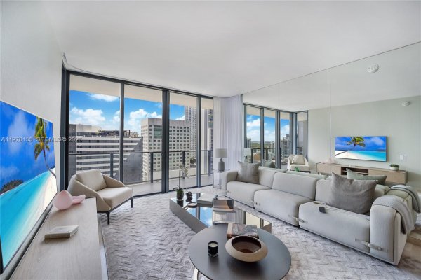 88 SW 7th St #1810 Miami, FL 33130