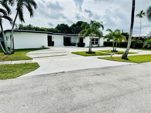 1940 NE 186th Dr North Miami Beach, FL 33179