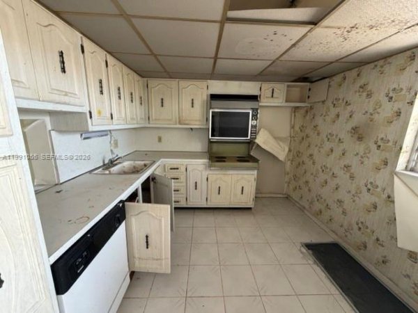 2615 NE 1st Ct #305 Boynton Beach, FL 33435