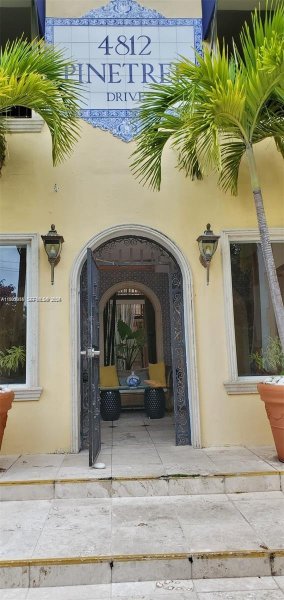 4812 Pine Tree Dr #201 Miami Beach, FL 33140