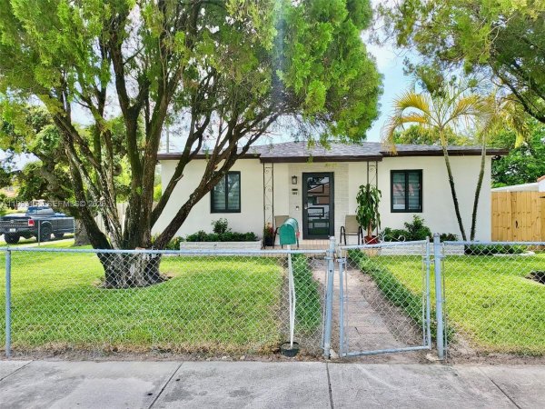 201 SW 62nd Ave Miami, FL 33144