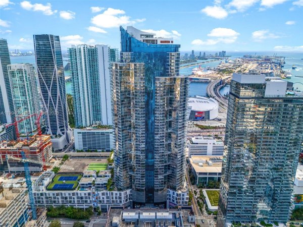 851 NE 1st Ave #1205 Miami, FL 33132