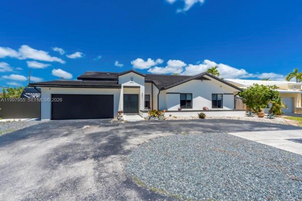8611 SW 82nd Ter Miami, FL 33143