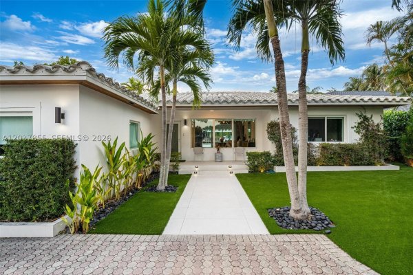 1835 Daytonia Rd Miami Beach, FL 33141