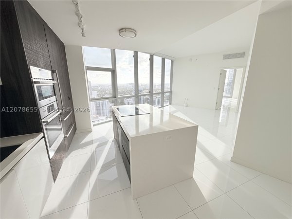 851 NE 1st Ave #3202 Miami, FL 33132