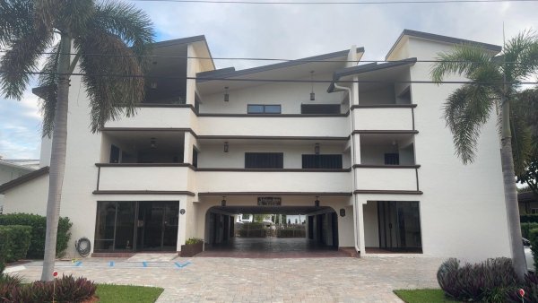 3208 SE 12th St #301 Pompano Beach, FL 33062