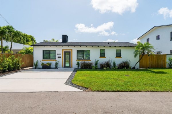 742 NE 17th Fort Lauderdale, FL 33304