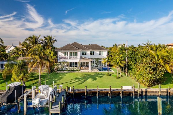222 Arlington Rd West Palm Beach, FL 33405 222 Arlington Rd West Palm Beach, FL 33405