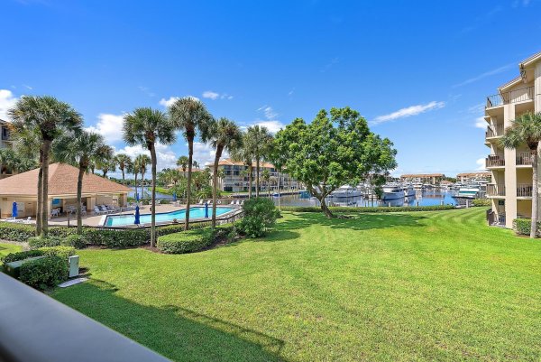 1201 Seafarer Cir #205 Jupiter, FL 33477