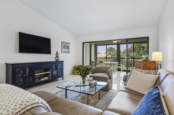 5121 Oak Hl #423 Delray Beach, FL 33484