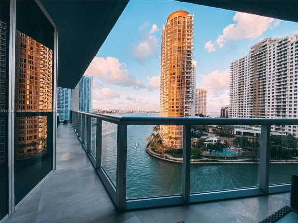 465 Brickell Ave #1101 Miami, FL 33131