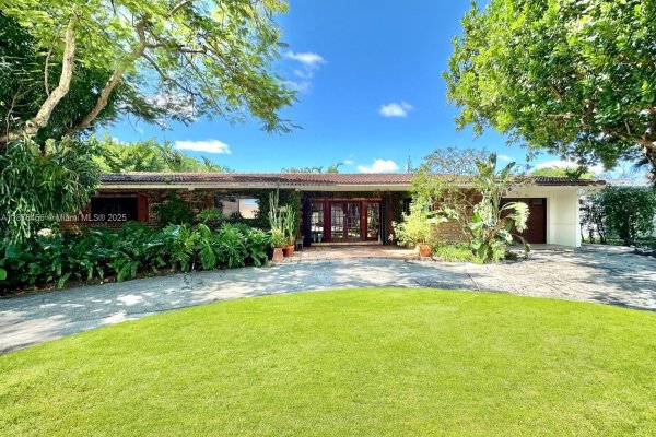 12430 Keystone Is Dr North Miami, FL 33181