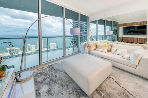 465 Brickell Ave #4705 Miami, FL 33131