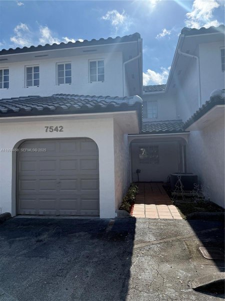 7542 NW 175th St #7542 Hialeah, FL 33015