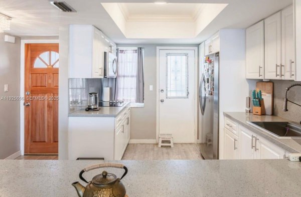 18555 NE 14th Ave #619 Miami, FL 33179