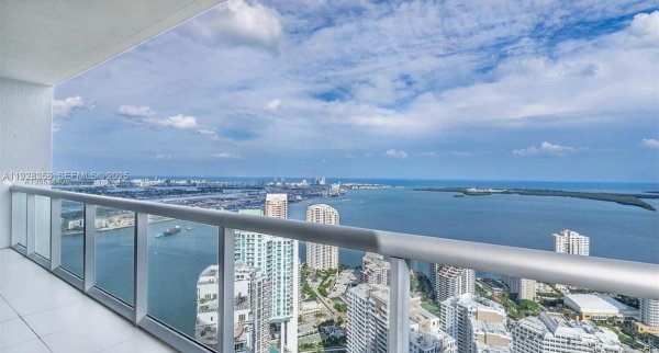475 Brickell Ave #5707 Miami, FL 33131