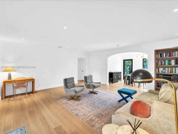 920 W 47th Ct Miami Beach, FL 33140