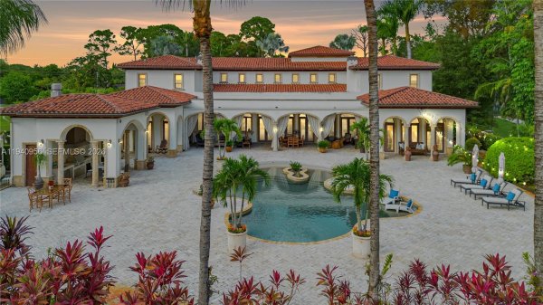 7538 SW 64th St Miami, FL 33143