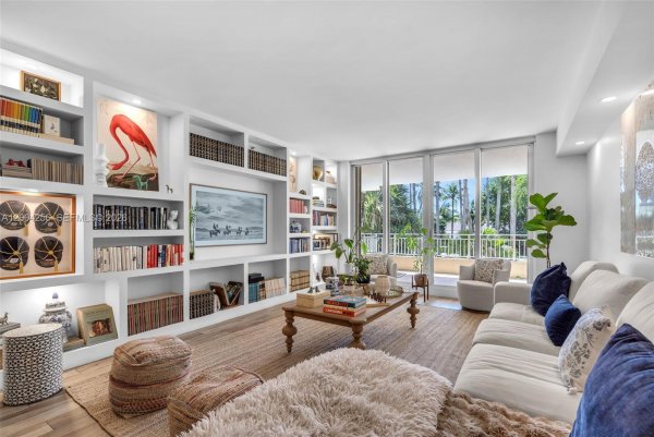 791 Crandon Blvd #302 Key Biscayne, FL 33149