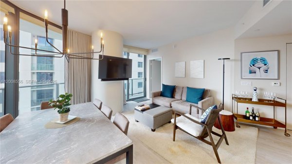 55 SW 9th St #1808 Miami, FL 33130