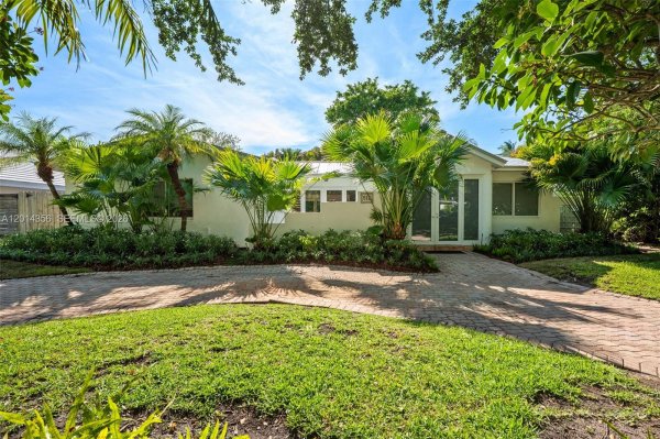 512 Warren Ln Key Biscayne, FL 33149