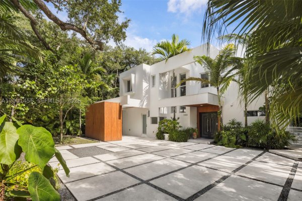 3901 Kumquat Ave Miami, FL 33133