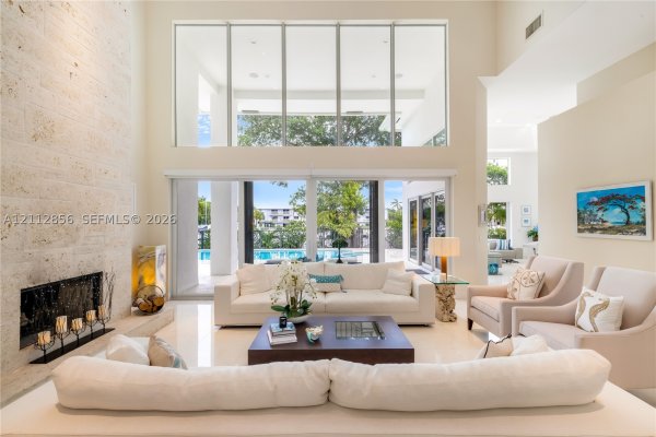 285 Las Brisas Ct Coral Gables, FL 33143