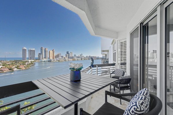 3600 Mystic Pointe #1916 Aventura, FL 33180