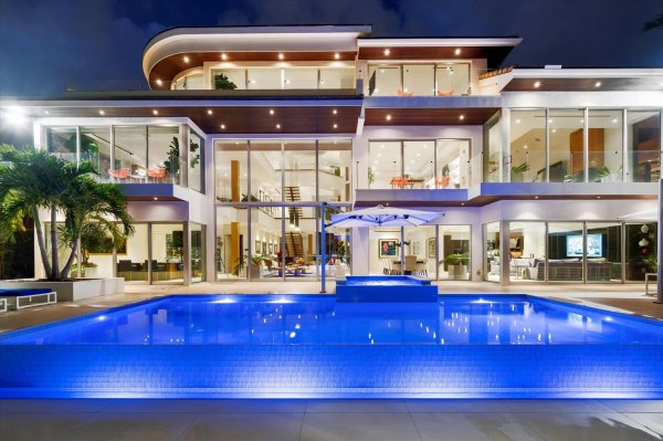 14 N Isla Bahia Dr Fort Lauderdale, FL 33316