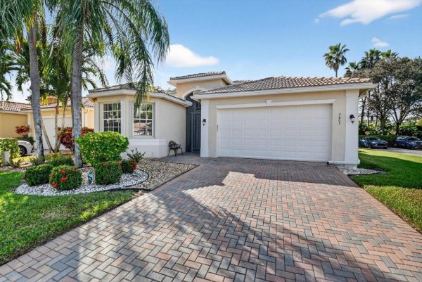 7803 Sundial Hbr Pt Lake Worth, FL 33467