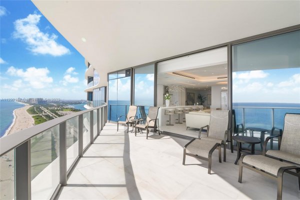 15701 Collins Ave #2702 Sunny Isles Beach, FL 33160