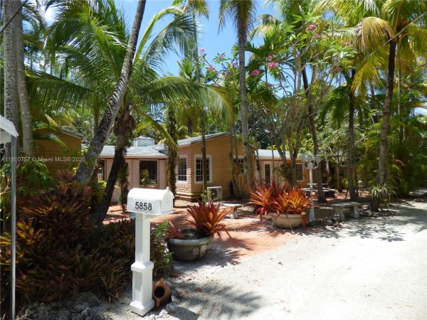 5858 SW 80th St South Miami, FL 33143