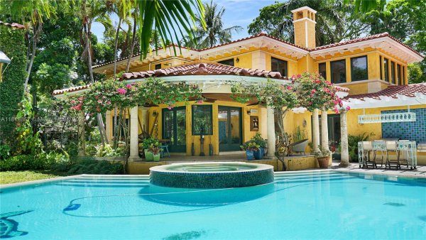 2050 Alton Rd Miami Beach, FL 33140