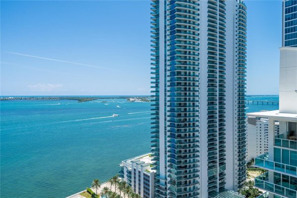 1200 Brickell Bay Dr #2807 Miami, FL 33131