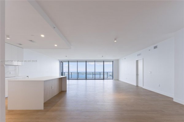 700 NE 24th St #5402 Miami, FL 33137